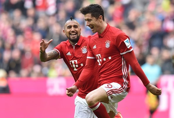 Lewandowski tỏa sáng, Bayern tiến gần ngôi VĐ Bundesliga