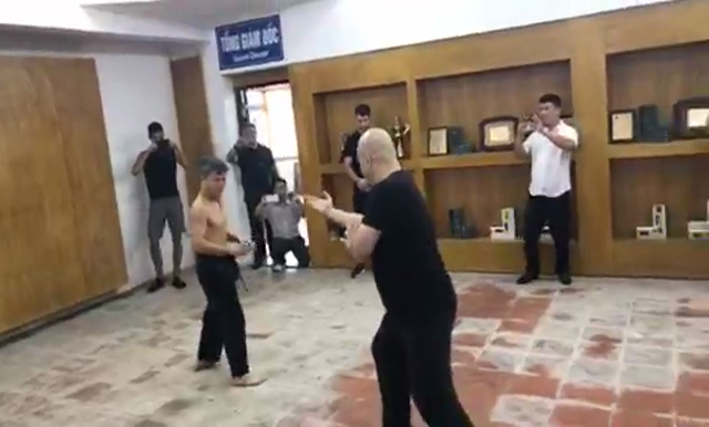 Cao thủ Vịnh Xuân Flores thắng áp đảo võ sư Karate Việt Nam