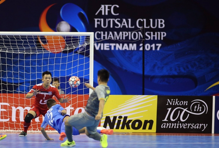 VIDEO Màn trình diễn như 'lên đồng' của thủ môn Thái Sơn Nam