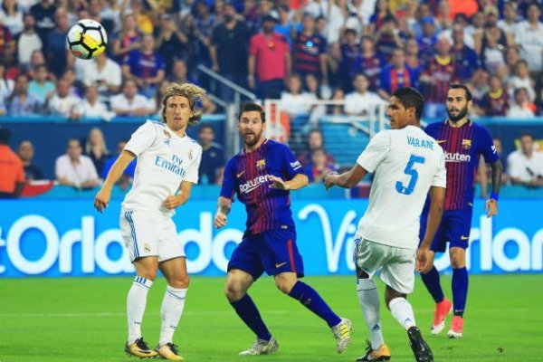 VIDEO: Messi ghi bàn giữa vòng vây cầu thủ Real