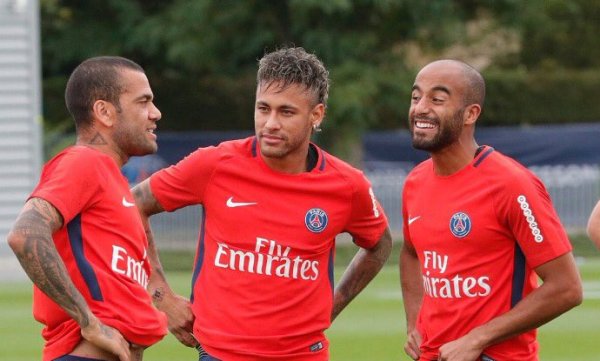 VIDEO: Buổi tập đầu tiên của Neymar trong màu áo PSG