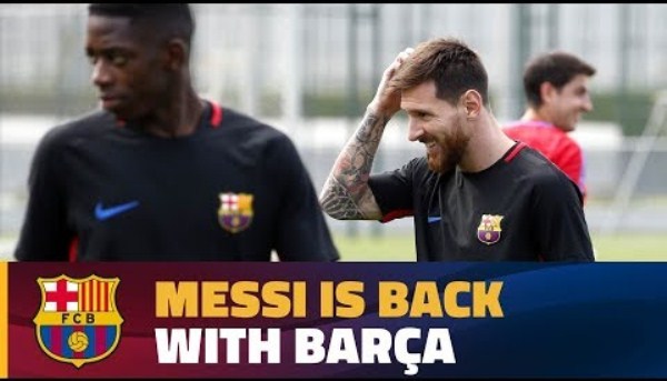 VIDEO: Dembele lần đầu tập luyện cùng Messi, Suarez