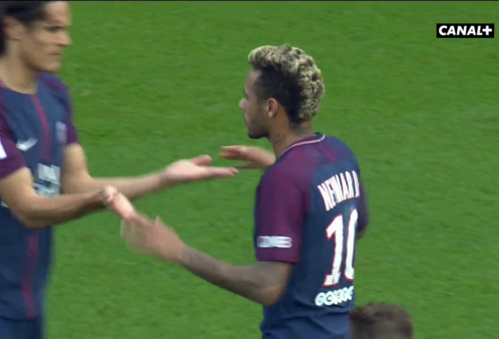 VIDEO: Neymar sút pen, ăn mừng cuồng nhiệt cùng Cavani