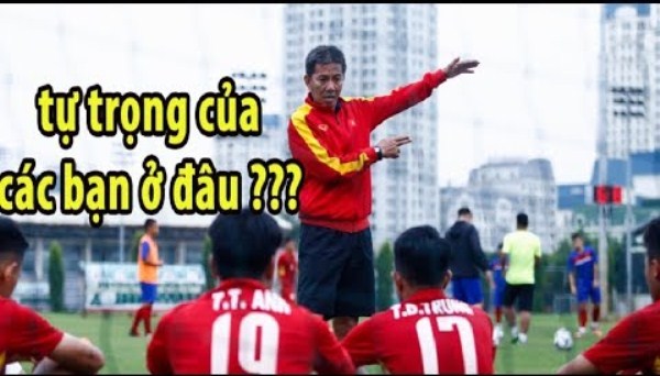 VIDEO: Trận thua khiến HLV Hoàng Anh Tuấn mắng xối xả cầu thủ U19 VN