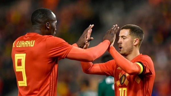 VIDEO: Pha đỡ hụt bóng thành bàn hài hước của Lukaku