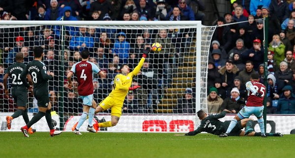 Burnley 1-1 Man City: Nhọc nhằn chia điểm