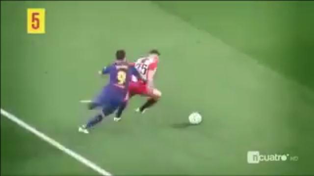 VIDEO: Cách Jordi Alba và Luis Suarez tẩy thẻ trước trận đấu then chốt