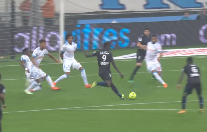 VIDEO: Pha solo ghi bàn đẳng cấp của Balotelli ở vòng 36 Ligue 1