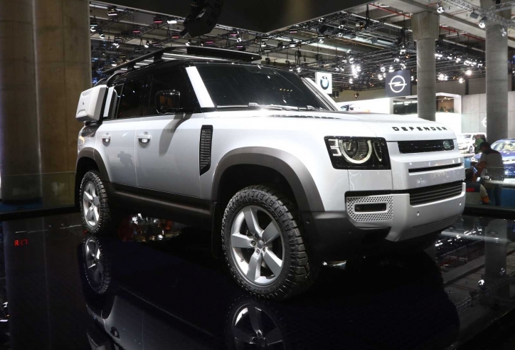 Lộ hình ảnh Land Rover Defender 2020 đầu tiên cập bến Việt Nam