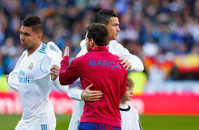 Messi chợt... nhớ Ronaldo, tính về Argentina nghỉ hưu