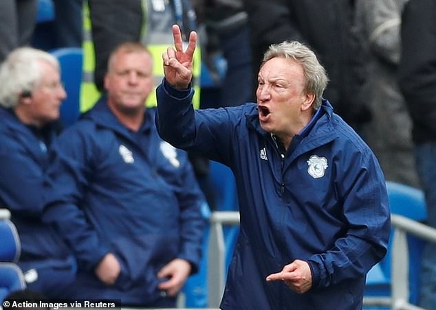 HLV Cardiff 'phát điên' vì kết quả phải nhận trước Chelsea