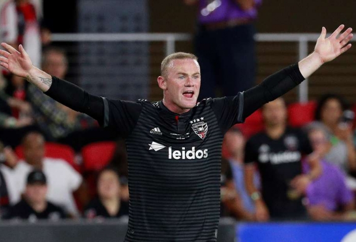 VIDEO: Rooney lĩnh thẻ đỏ trực tiếp sau pha vào bóng ghê rợn