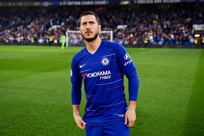 Chelsea phản pháo về việc Hazard vắng mặt trong ĐHTB của năm