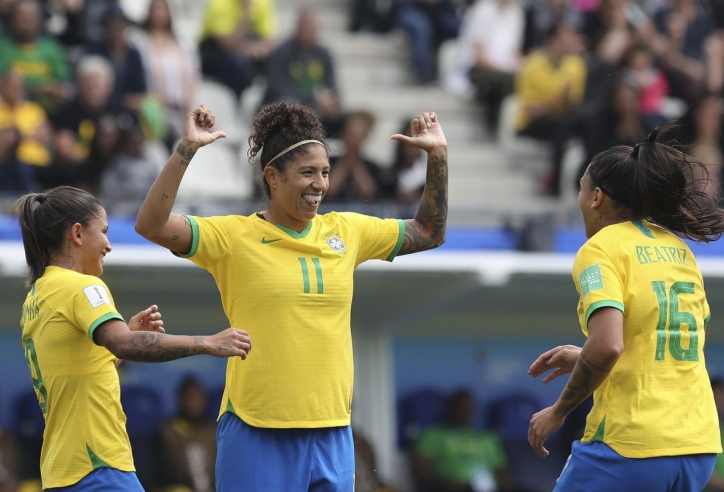 'Thị uy' trước Jamaica, nữ Brazil giành ngôi đầu bảng 