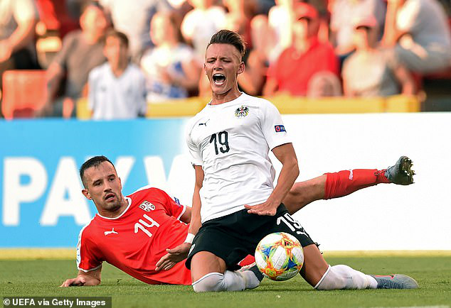 Rợn người với chấn thương kinh hoàng của tuyển thủ Áo tại EURO U21
