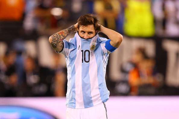 Thua Brazil, Messi nhận 'mưa ảnh chế' từ cộng đồng mạng