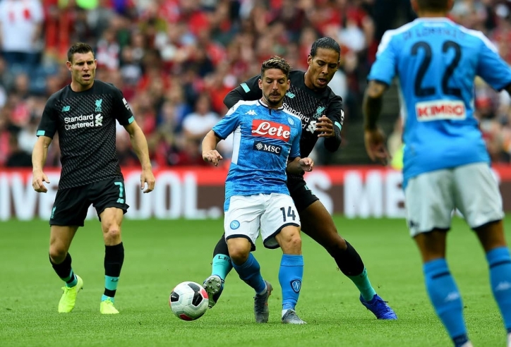 Liverpool đại bại trước Napoli trong ngày vắng 'mũi đinh ba'