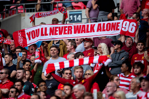 VIDEO: CĐV Liverpool đấm CĐV Man City 'không trượt phát nào'