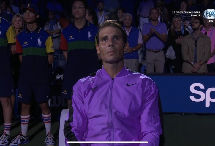 VIDEO: Khoảnh khắc Nadal rơi lệ đã chạm vào tim người hâm mộ