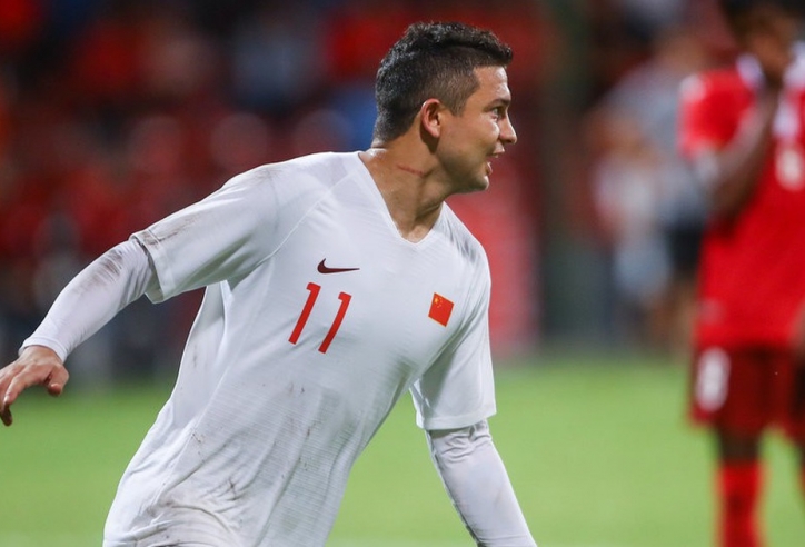 Tiền đạo nhập tịch đi vào lịch sử Trung Quốc trong ngày ra mắt World Cup