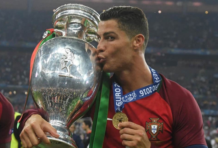 Ronaldo sắp được lấy tên để đặt cho sân vận động quốc tế 