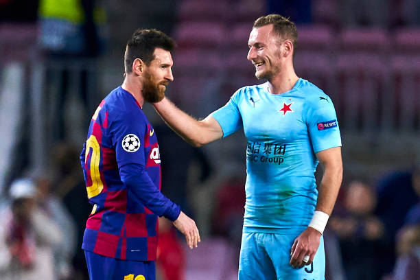 Messi bất lực, Barca chia điểm với đội bét bảng 