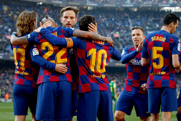 Barca chiếm ngôi đầu trong ngày Messi lập cú poker siêu hạng