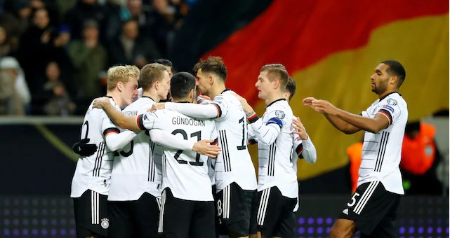 Đức níu giữ cơ hội bám đuổi Tây Ban Nha sau chiến thắng đầu tiên