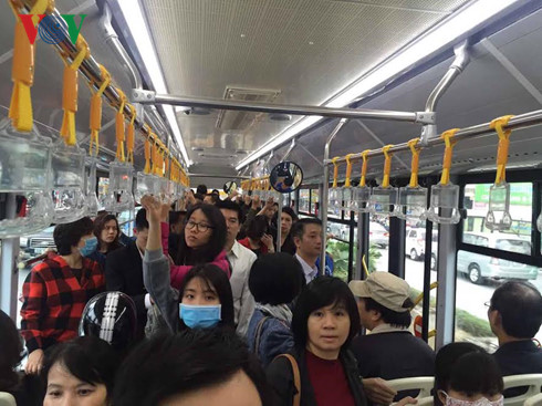Buýt nhanh BRT đạt gần 54.000 lượt khách sau 5 ngày, sẽ phạt xe lấn làn buýt nhanh sau Tết