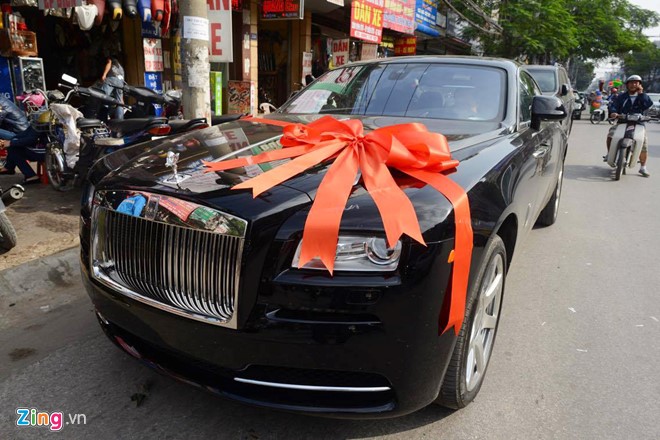 Đại gia Việt dùng xe Rolls - Royce mới cứng làm quà tặng trong đám hỏi cô dâu Hải Phòng