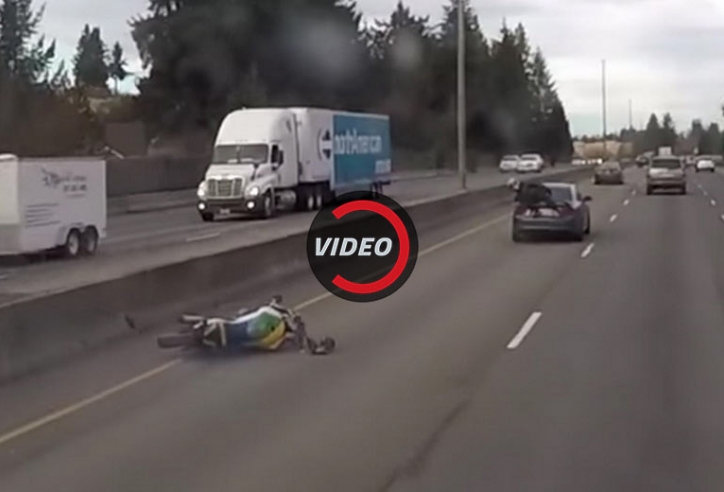 Video: Tai nạn mô tô phân khối lớn may mắn nhất năm