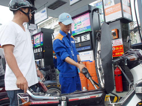 'Bất ngờ' giá xăng dầu sau Tết: Dầu giảm, xăng giữ giá