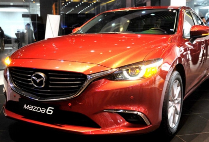 Mazda6 giảm giá 2 lần/tháng, Camry xuống giá hơn 100 triệu