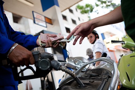 Chính thức: Giá xăng dầu tăng lần thứ 4 liên tiếp