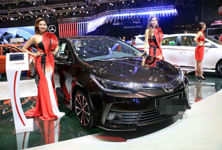 Toyota đồng loạt giảm giá: Ô tô 2018 xuống giá kịch sàn