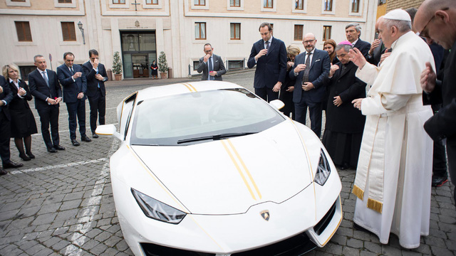 Đức Giáo hoàng được tặng Lamborghini độc nhất vô nhị