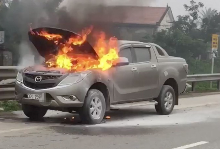 Loạt ô tô Mazda bất ngờ bốc cháy