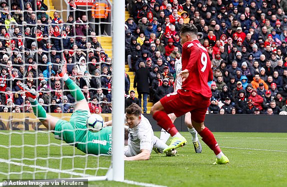 VIDEO: Firmino dễ dàng ghi bàn gỡ hòa cho Liverpool