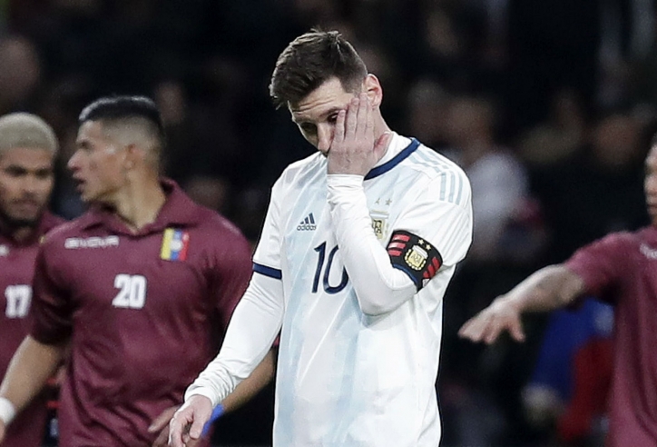 NÓNG: Vừa trở lại ĐT Argentina, Messi đã gặp chấn thương