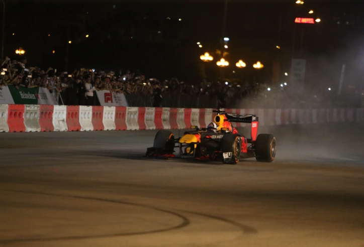VIDEO: Chiếc xe F1 lần đầu tiên ra mắt khán giả Việt Nam