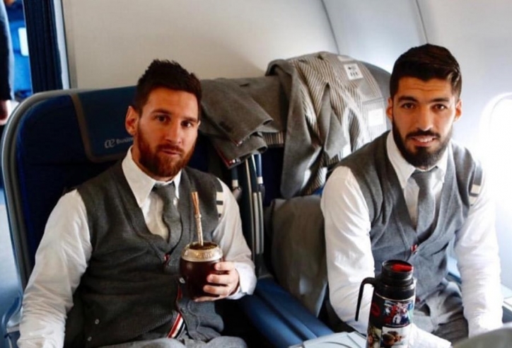 CHÙM ẢNH: Messi và dàn sao Barca diện đồ bảnh bao sang Liverpool