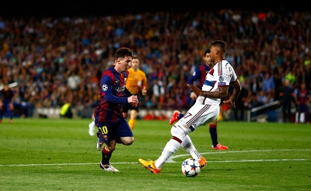 VIDEO: Ngày này 4 năm trước, Messi khiến Boateng ngã xuống ở Nou Camp