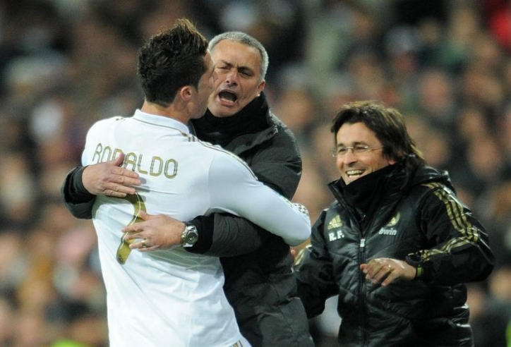 Ronaldo thúc giục Juventus bổ nhiệm HLV Mourinho