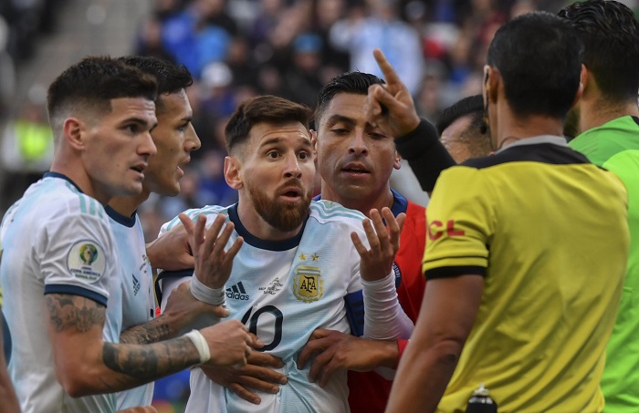 Messi: 'Tôi không đáng phải nhận chiếc thẻ đỏ'
