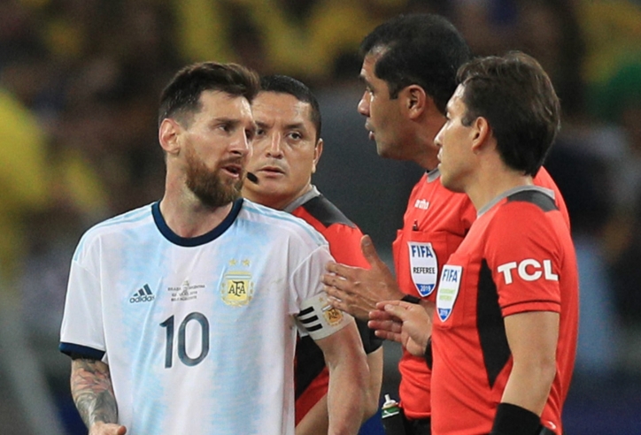 Messi đối mặt án cấm 2 năm, có thể lỡ Copa và VL World Cup 2022