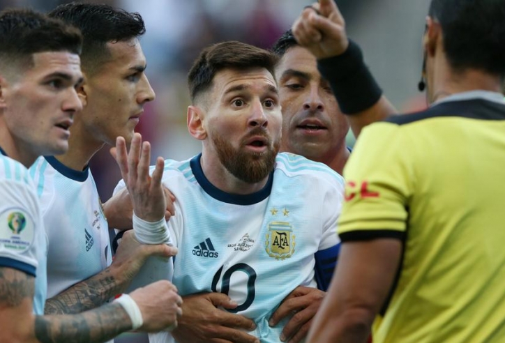 LĐBĐ Nam Mỹ sửa án phạt với Messi 'có như không'