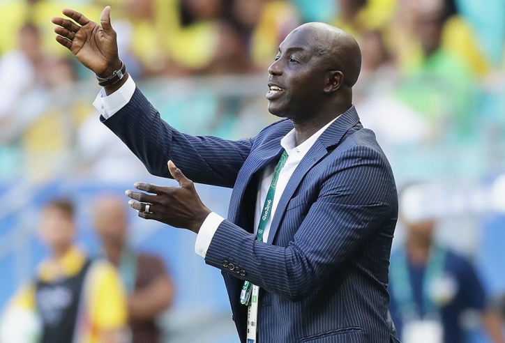 FIFA cấm cựu HLV Nigeria hoạt động bóng đá suốt đời