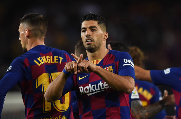 Suarez lập cú đúp, Barca hủy diệt Valencia trong 'bữa tiệc' 7 bàn thắng
