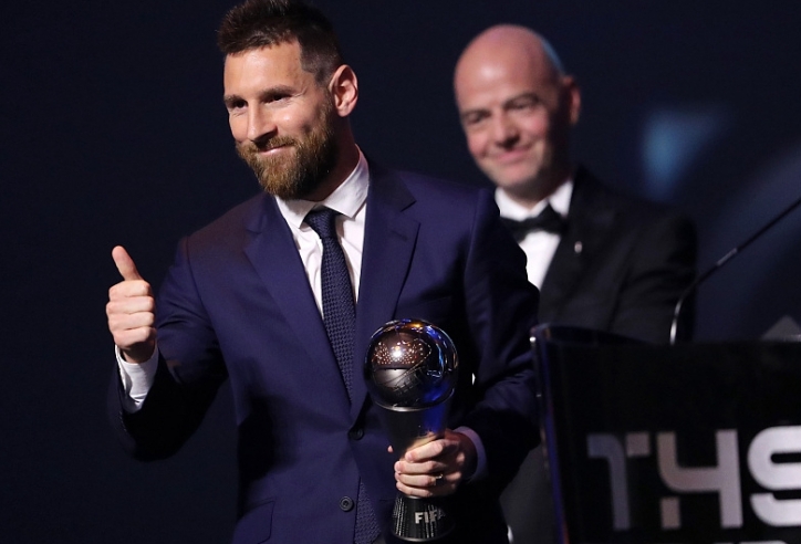 VIDEO: Khoảnh khắc Messi vinh dự nhận danh hiệu Cầu thủ xuất sắc nhất năm