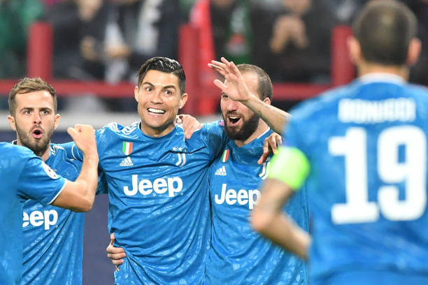 Juventus chính thức giành vé lọt vào vòng 1/8 Cúp C1